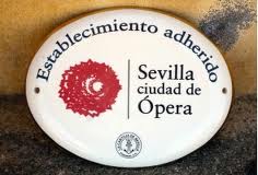 Séville communique énormément sur l'Opera, fière d'être le lieu de 3 des plus grands chefs d'oeuvre du répertoire lyrique